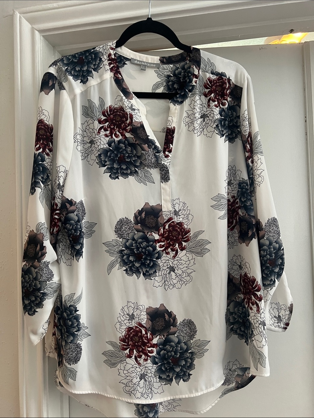 Daniel Rainn White Floral V-Neck Tunic Blouse with Navy and Burgundy Print